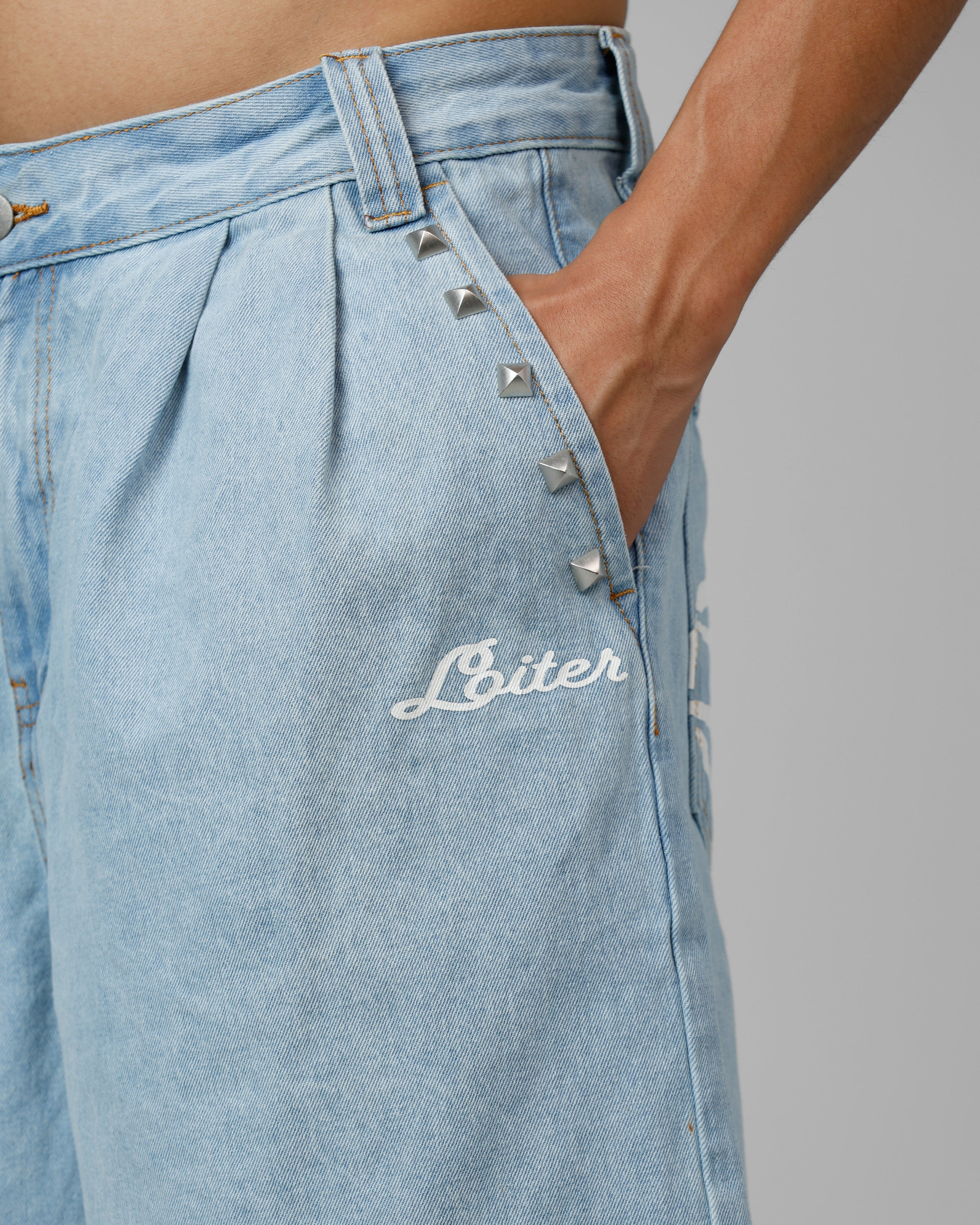 Loiter 3 Quarter Shorts Light Wash