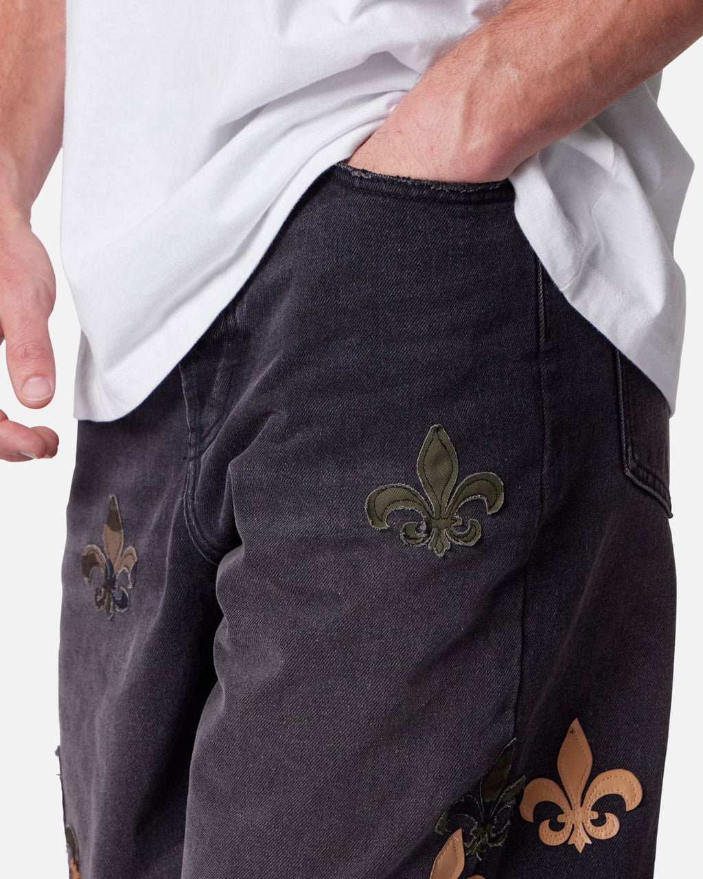 MNML Ultra Baggy Fleur Patch Jeans Black